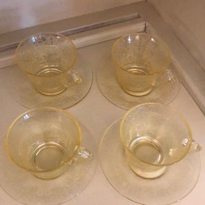 Set of 4 Yellow Florentine teacups with saucers